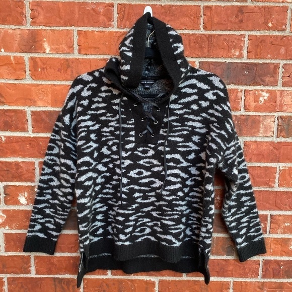 Rock & Republic Womens Large Gray Zebra Animal Printed Hooded Cropped Sweater - Picture 9 of 9